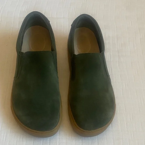 BIRKENSTOCK Dark Green Suede Slip-On Sneakers with Tan Soles - Picture 2 of 8